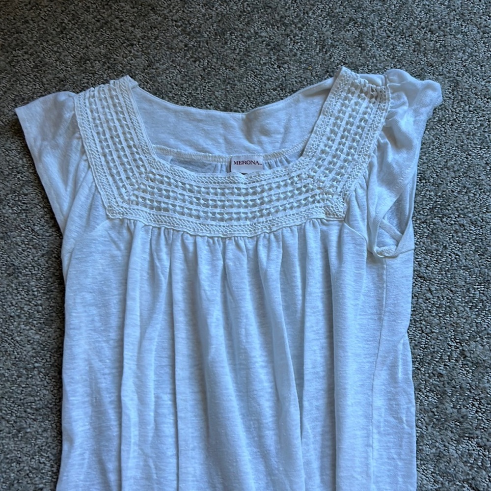 White tee shirt